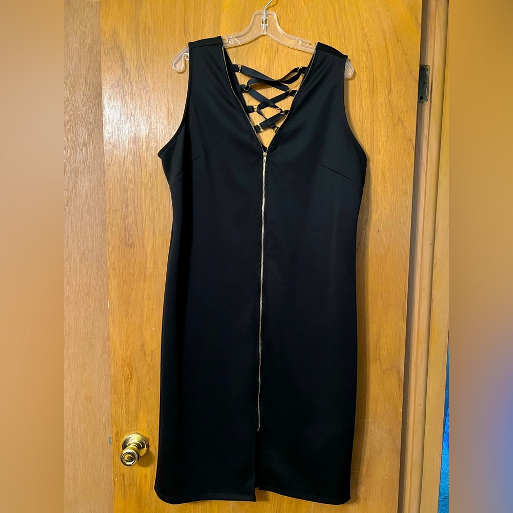MIDI Black sleeveless zip up dress with laced detail on the back  . Size 2X